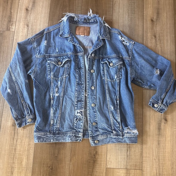 American Eagle Distressed Jean Jacket - Picture 1 of 6